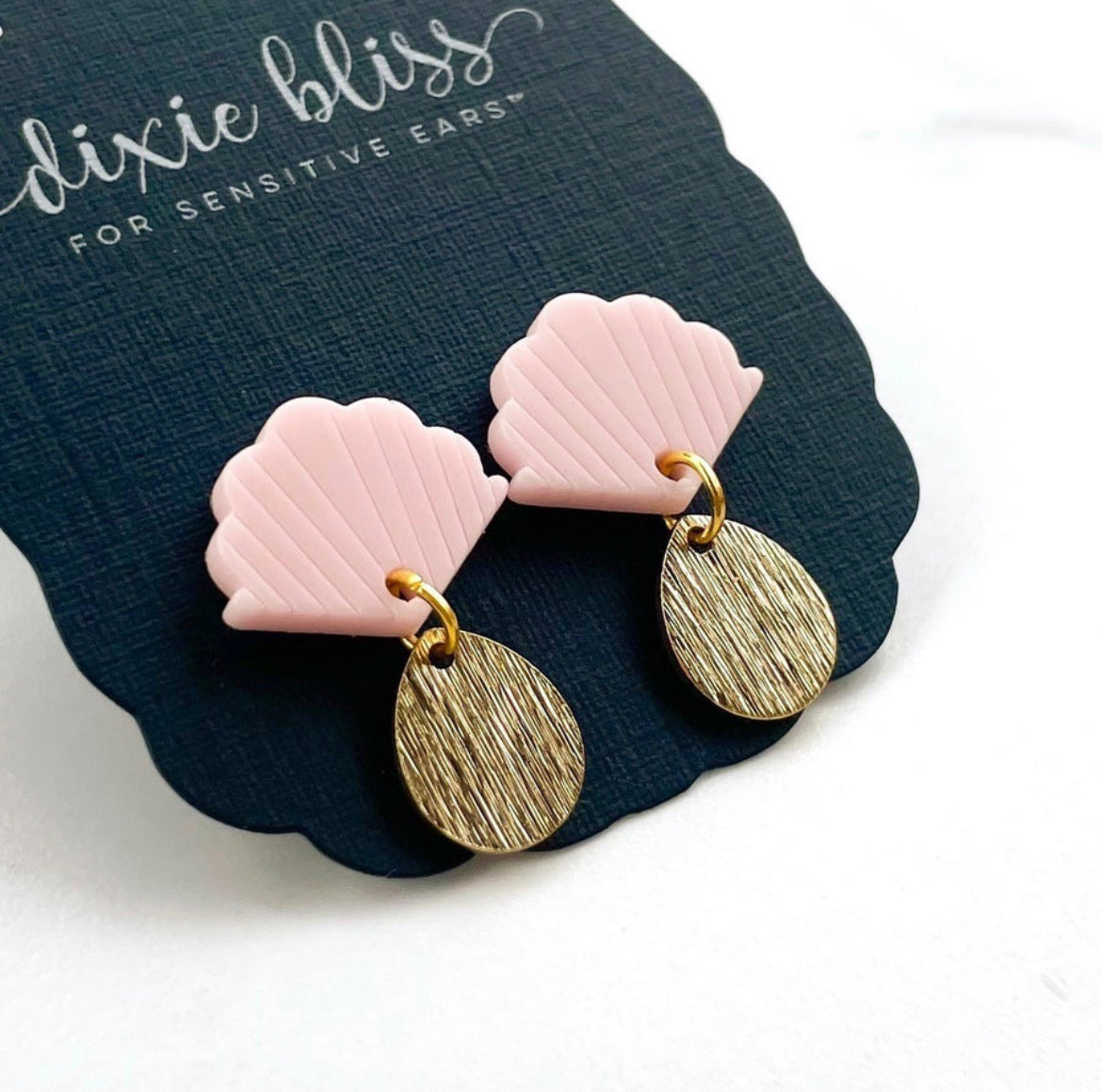 Serene as a Shell - Dixie Bliss - Dangle Earring