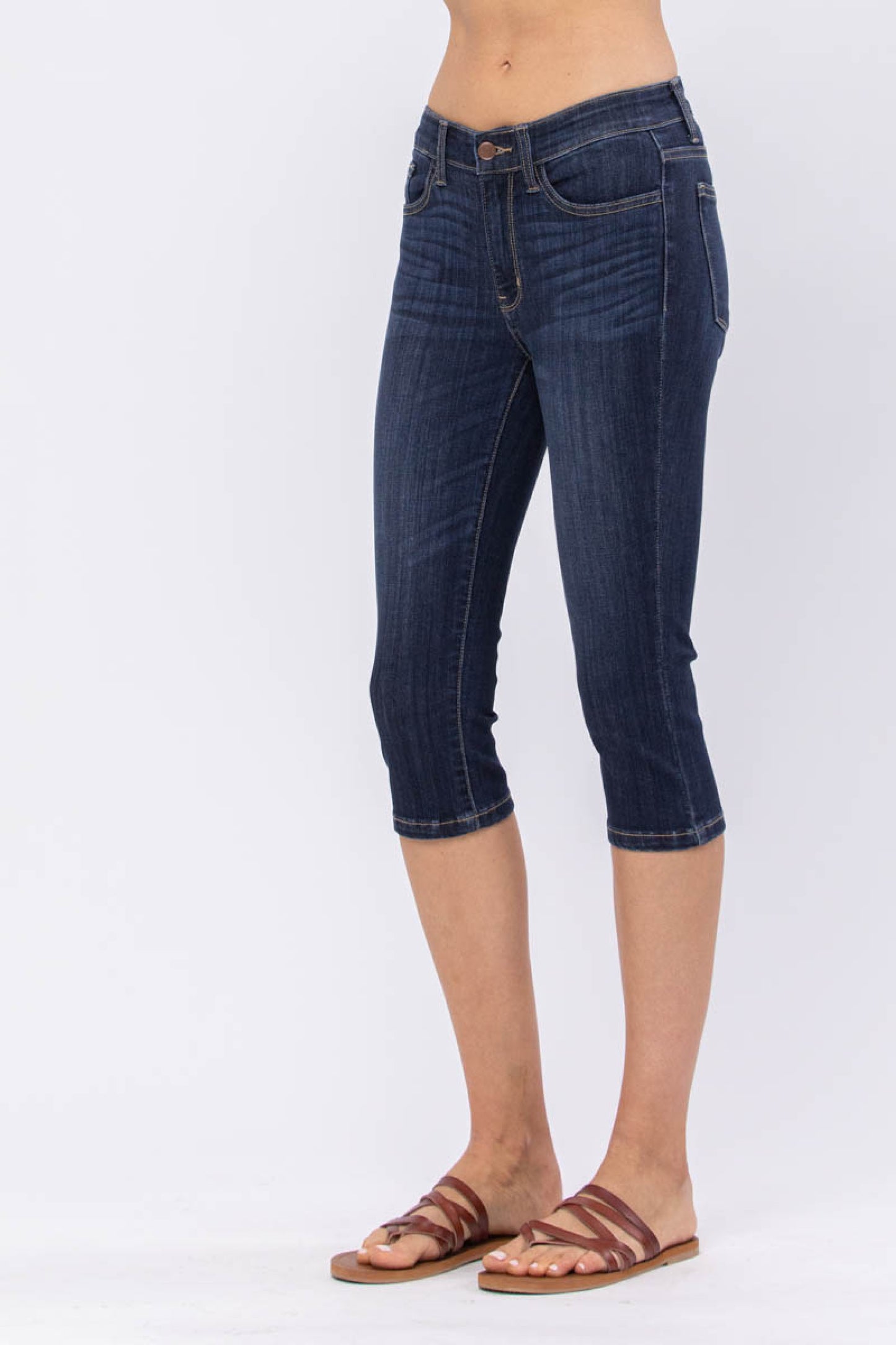 Judy Blue: Dark Wash Capri